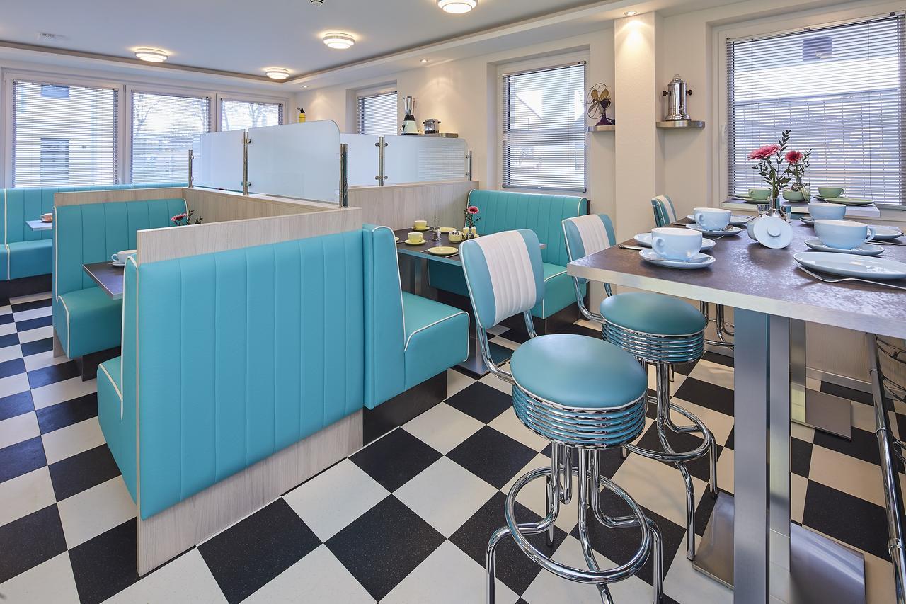 Bernstein Hotel "50'S Seaside Motel" Busum Exterior photo